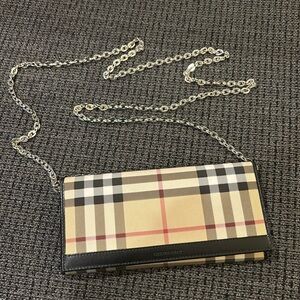 ⭐️ Authentic Burberry Wallet with Chain